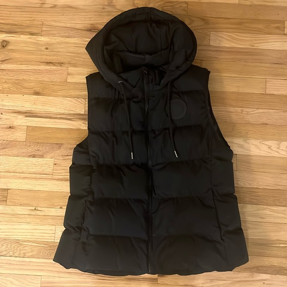Fabletics puffer vest - Picture 1 of 3